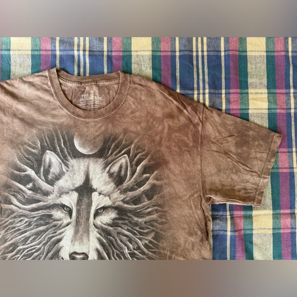 The Mountain Graphic Wolf/Tree Tee - Picture 5 of 9
